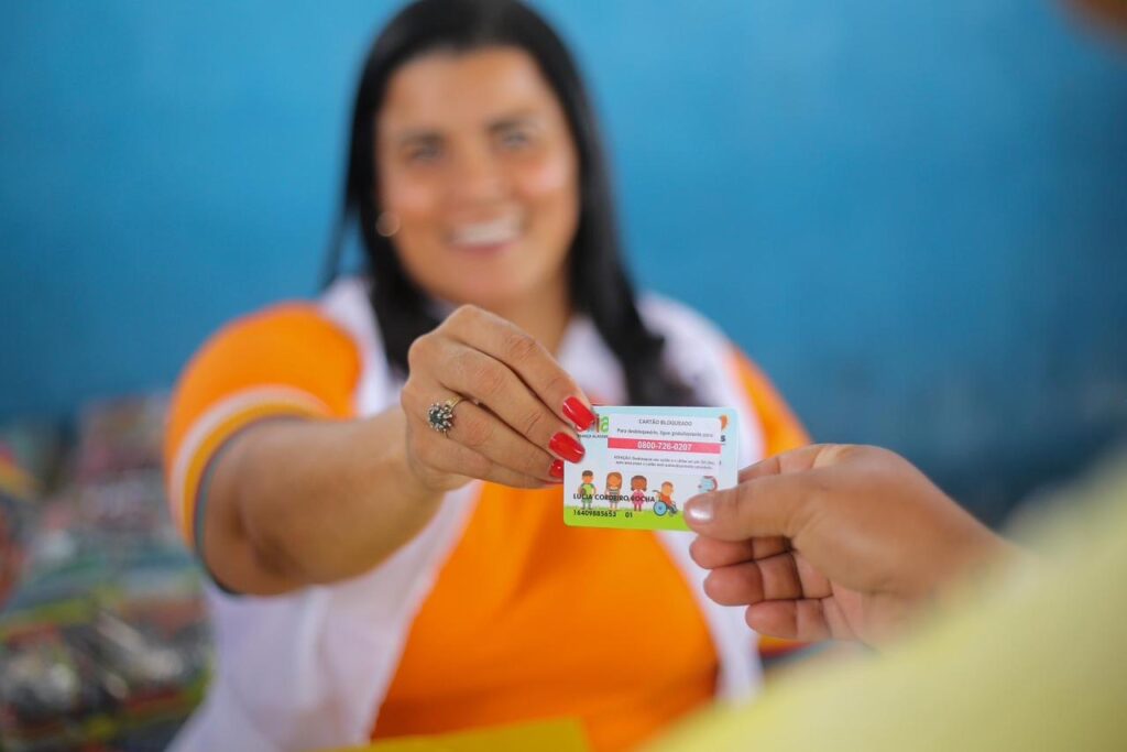 Alagoas reduz extrema pobreza, em primeiro ano de Paulo Dantas