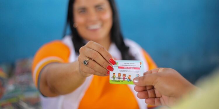 Alagoas reduz extrema pobreza, em primeiro ano de Paulo Dantas