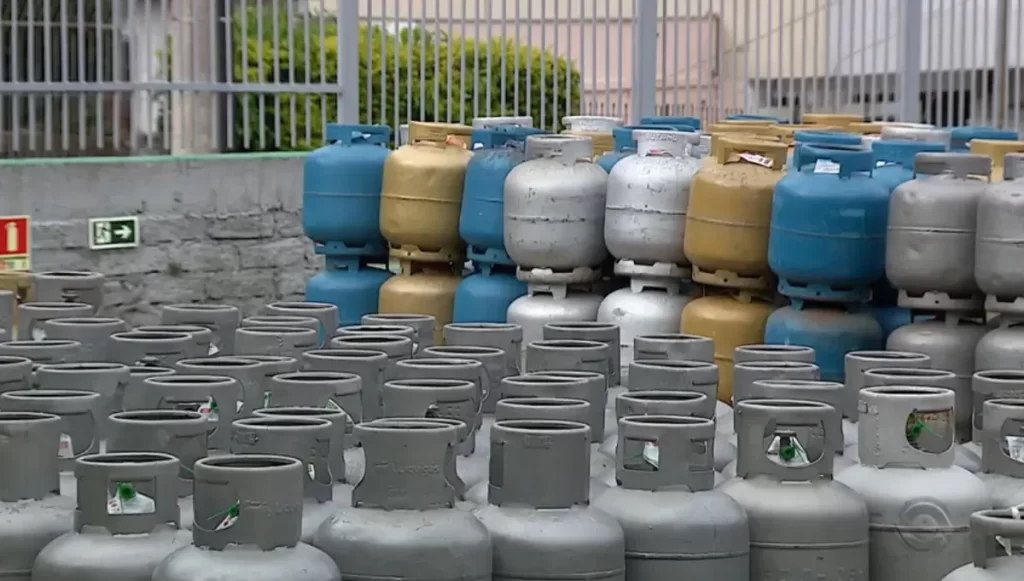 Preço do gás de cozinha sobe 23,6% e da gasolina, 9,4% em um ano em AL