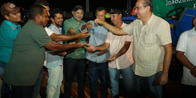 Associação dos Pequenos Produtores de Leite de Craíbas recebe equipamentos da Codevasf