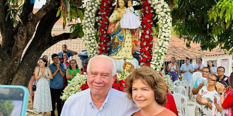 Prefeito de Maragogi participa de procissão no povoado Barra Grande