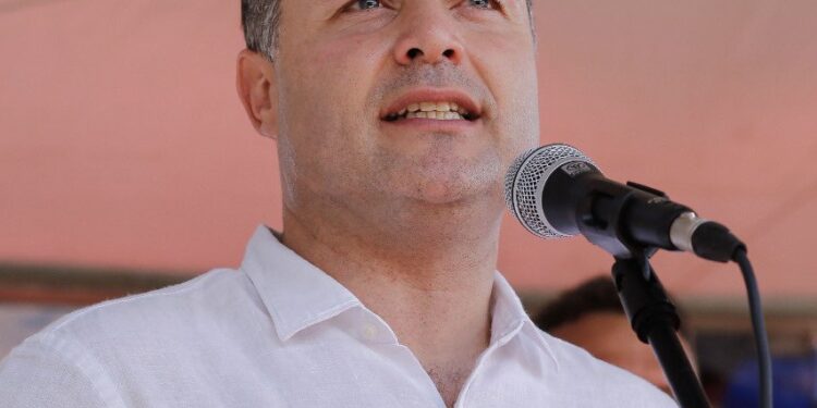 “Ninguém vive só de festa”, diz Renan Filho sobre JHC durante inauguração de Creche Cria