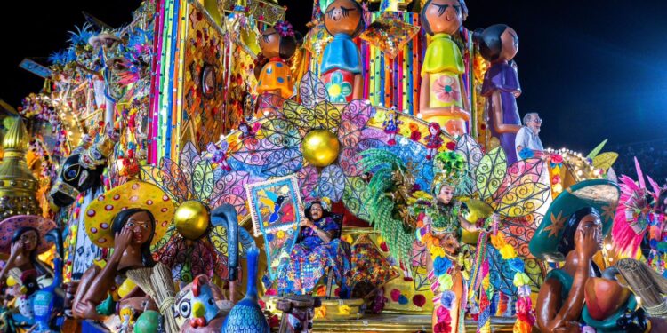 Setor turístico comemora divulgação do destino Maceió com o desfile da Beija-Flor