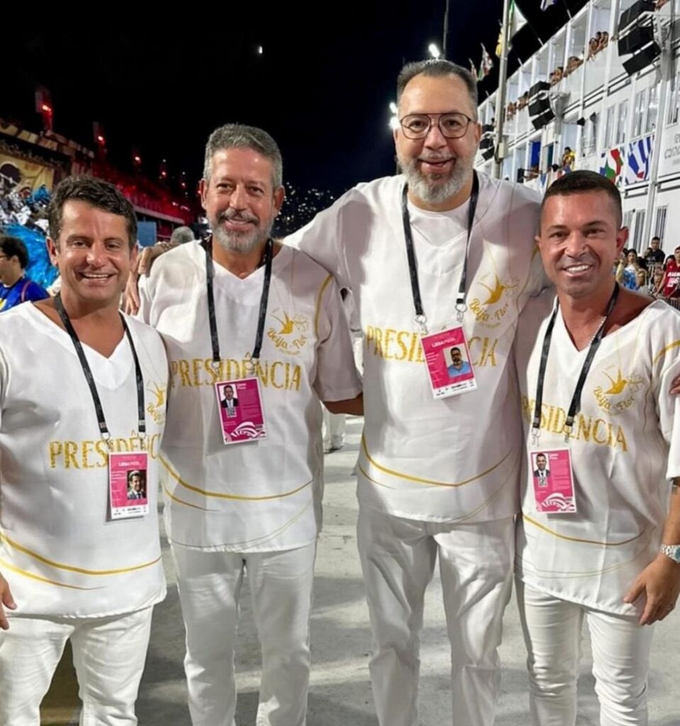 Com enredo sobre Maceió, Lira desfila pela Beija-Flor na Sapucaí