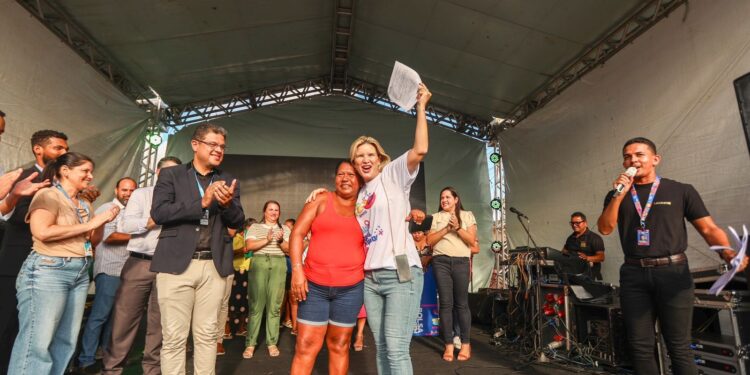 260 anos de Atalaia: prefeita Ceci entrega duas escolas, UBS, ambulância, nova sede do Bolsa Família, entre outros