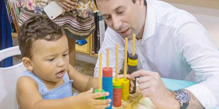 Bibliotecas Digitais são exemplo de incentivo à leitura, afirma deputado Daniel Barbosa