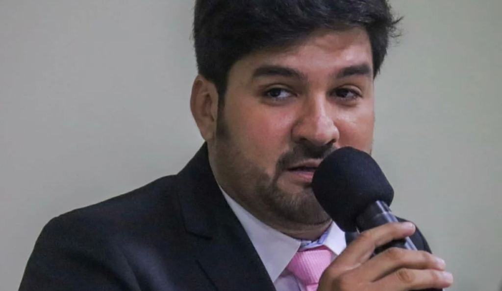 Vereador Didi Pó é intimado a não fazer protestos em redes sociais sobre os 37 milhões da venda do SAAE