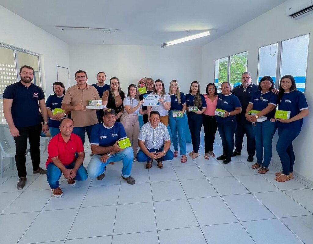 Minador do Negrão: prefeitura entrega novos tablets para agentes de saúde do município