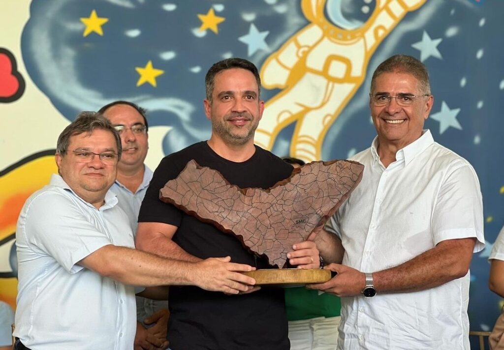 Prefeito George Clemente participa da entrega de mais uma escola reformada em São Miguel dos Campos