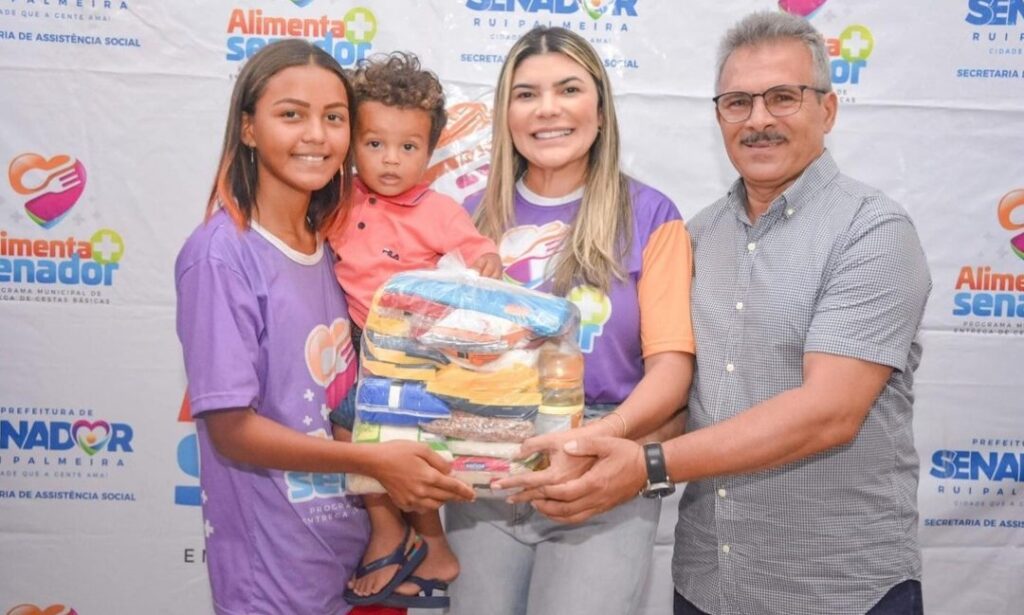 Senador Rui Palmeira: prefeita realiza entrega de cestas básicas e próteses dentárias no município