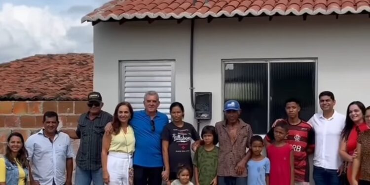 Pão de Açúcar: prefeito entrega mais uma casa reformada pelo programa “Vida Nova na Sua Casa”
