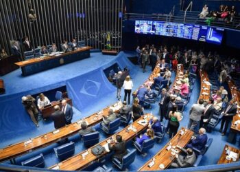 Reajuste salarial para autoridades brasileiras entra em vigor com salários aumentando para R$ 44 Mil