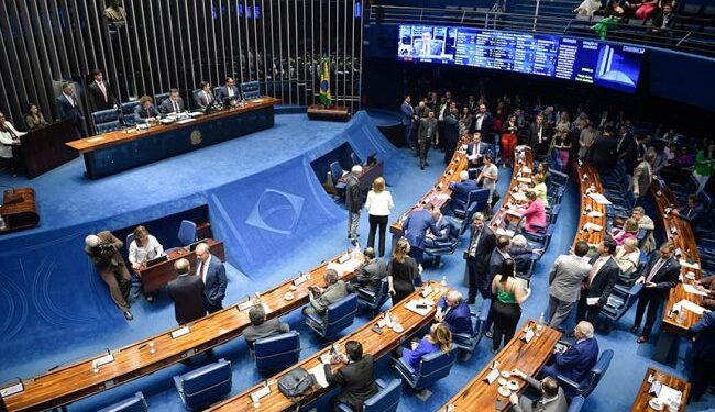 Reajuste salarial para autoridades brasileiras entra em vigor com salários aumentando para R$ 44 Mil