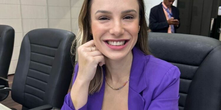 PL de Olívia Tenório sobre fisioterapia pélvica para mulheres da rede municipal de saúde é aprovado na Câmara de Vereadores