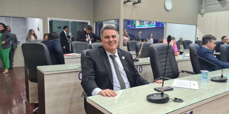 Samyr Malta solicita afastamento do cargo