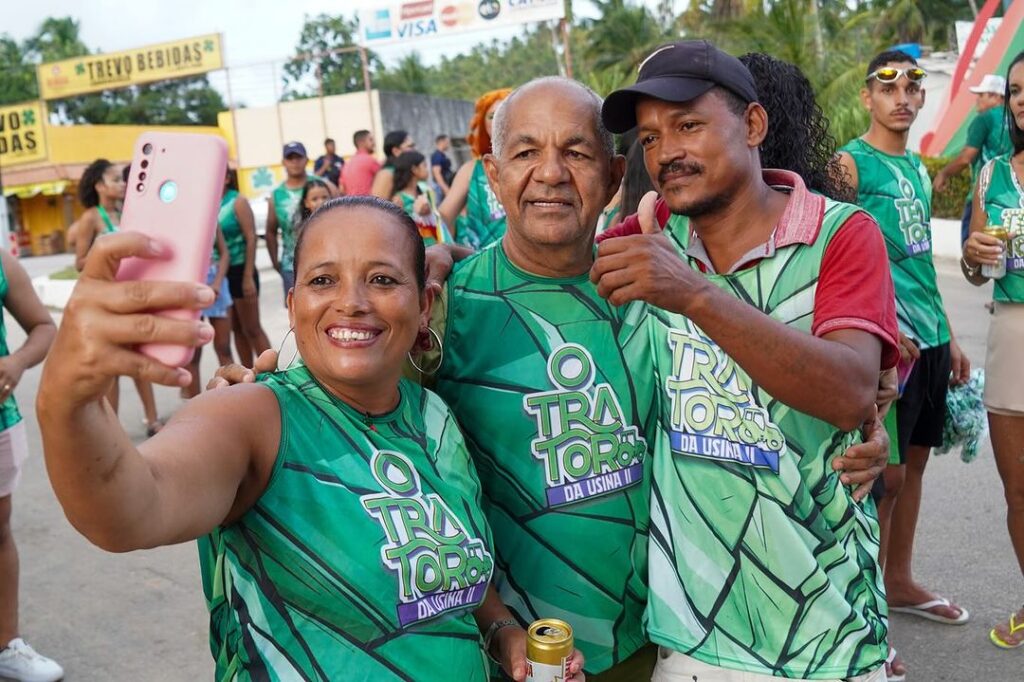Japaratinga: prefeito Deo curte o Bloco do Trator e agradece por mais um Carnaval na cidade