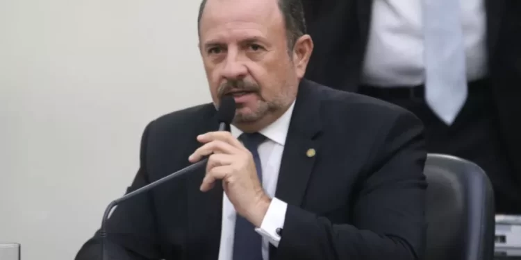 PL de Antônio Albuquerque cria programa de combate ao retinoblastoma em Alagoas