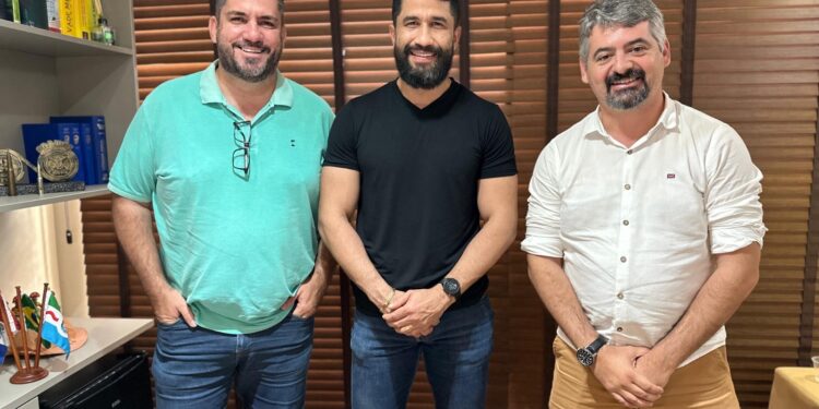Leonardo Dias intermedia reunião com Delegado Fábio Costa em defesa dos motoristas de aplicativo