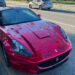 Ferrari avaliada em mais de R$1 milhão é abandonada na orla de Maceió e intriga moradores e turistas na região