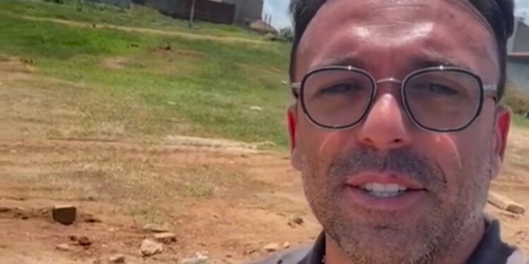 Major Izidoro: prefeito Theobaldo Cintra visita obra de pavimentação na cidade