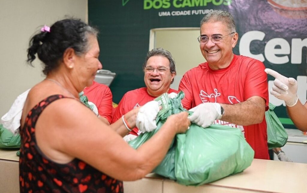 São Miguel dos Campos: prefeito realiza entrega de mais de 30 mil kits de alimentos para a Semana Santa