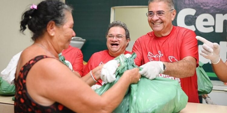 São Miguel dos Campos: prefeito realiza entrega de mais de 30 mil kits de alimentos para a Semana Santa