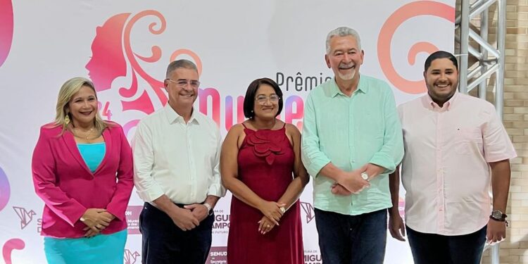 Prefeito de São Miguel dos Campos assina ordem de serviço para construção da Casa da Mulher