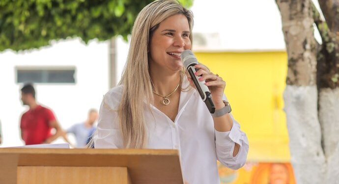 Prefeita de Atalaia visita obras da nova Unidade Básica de Saúde de Sapucaia
