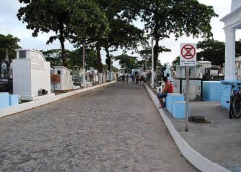 Mais de 100 cadáveres aguardam sepultamento no IML de Maceió devido à falta de vagas em cemitérios
