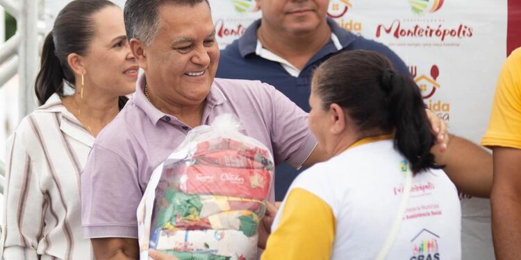 Prefeitura de Monteirópolis distribui cestas básicas pelo Programa Comida na Mesa para a Semana Santa
