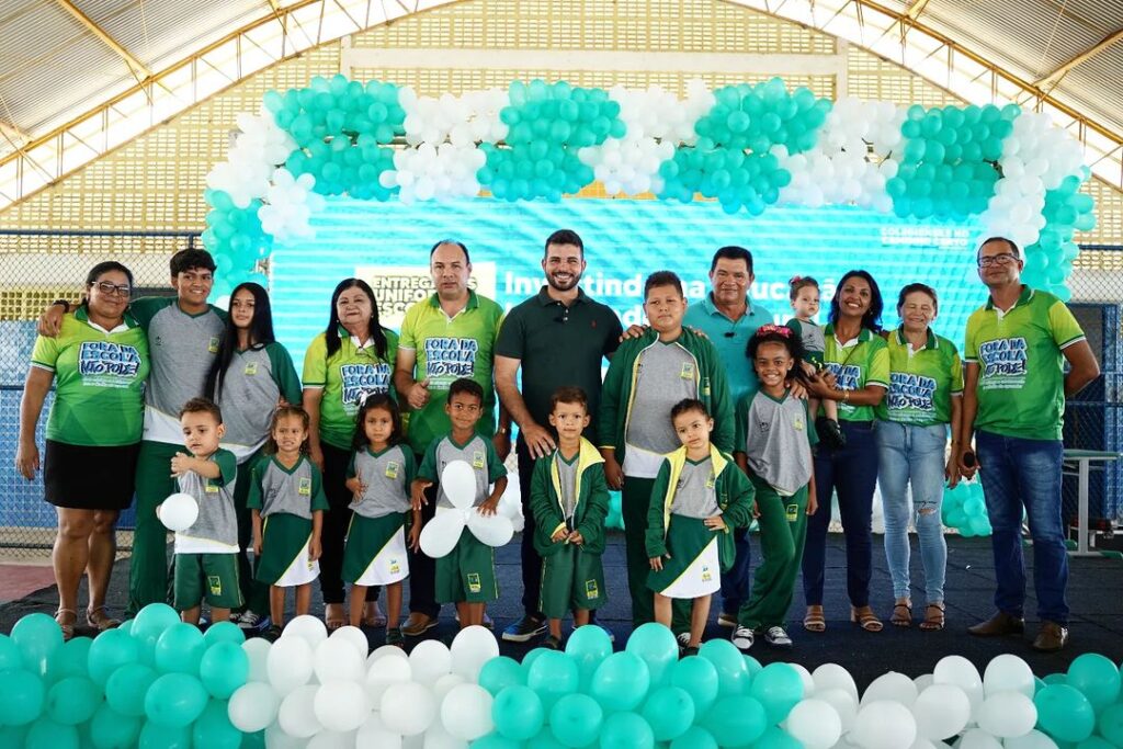 Prefeitura de Porto Real do Colégio inicia entregas do fardamento para alunos da rede municipal de ensino