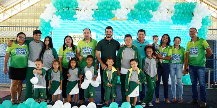 Prefeitura de Porto Real do Colégio inicia entregas do fardamento para alunos da rede municipal de ensino