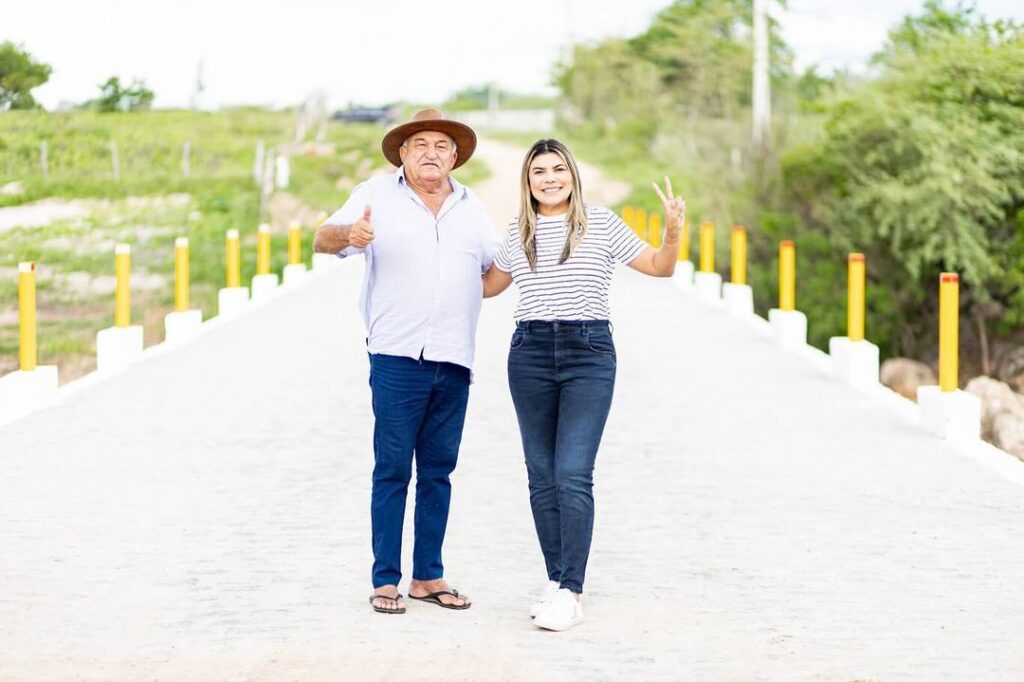 Prefeitura de Senador Rui Palmeira entrega duas passagens molhadas para o município