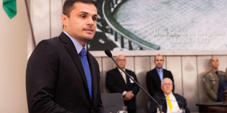 Deputado Alexandre Ayres quer instituir campanha pelo fim da violência contra as mulheres e meninas em Alagoas