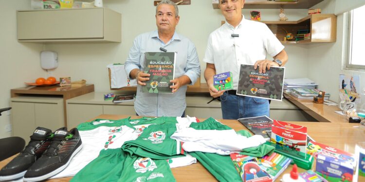 Governo Kil se torna o 1º da história de União a oportunizar kits escolares com fardamento e tênis a todos os alunos da rede municipal