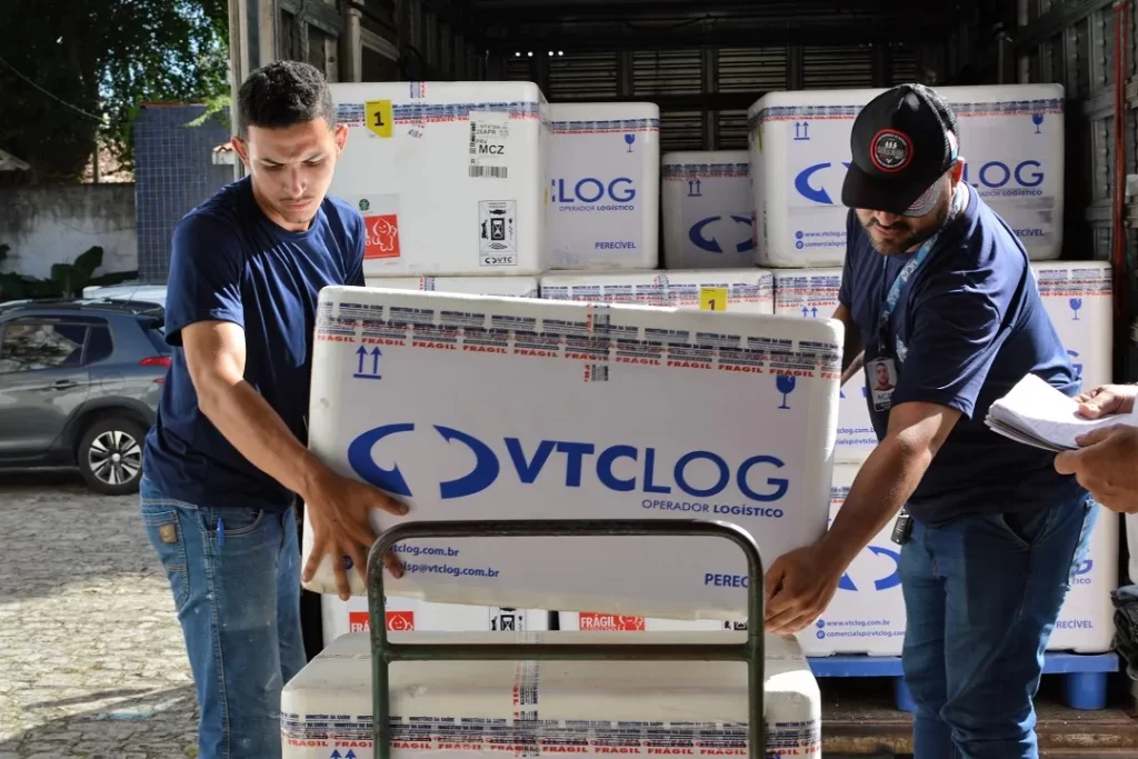 Alagoas recebe 22 mil doses da vacina contra a dengue