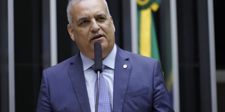 Sempre combativo, Alfredo Gaspar vota pela prisão de deputado acusado de homicídio