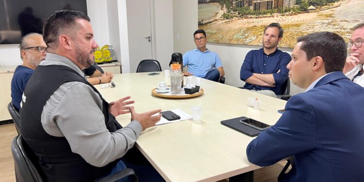 Leonardo Dias se reúne com empresários e secretário da Fazenda para discutir desenvolvimento do Jaraguá