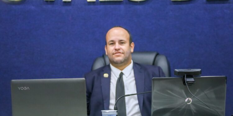 Zerisson mostra-se preocupado com chuvas em Maceió