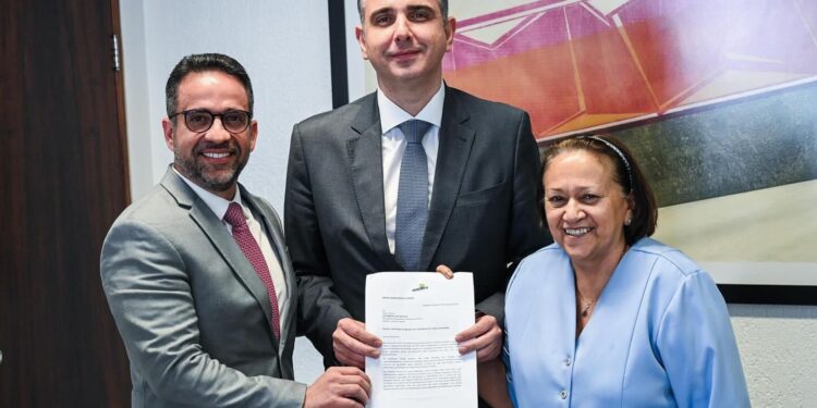 Paulo e Pacheco discutem projetos de redução de dívidas dos estados