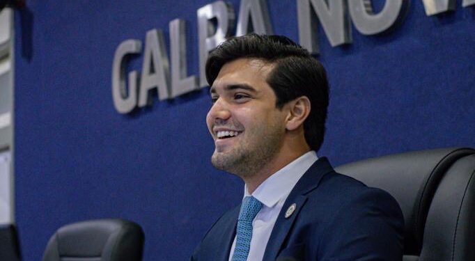 Dia da Mentira: Vereador João Catunda volta a criticar Senador Renan Calheiros