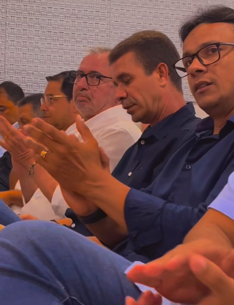 Prefeito de Passo de Camaragibe marca presença em reunião sobre eleições 2024 na AMA