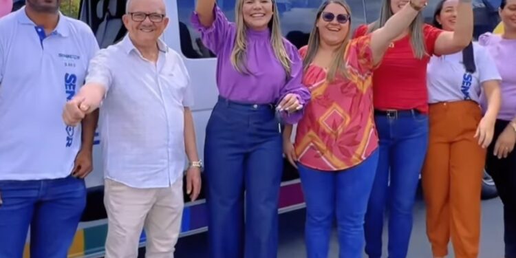 Senador Rui Palmeira: prefeita Jeane Moura realiza entrega de novo veículo para Saúde