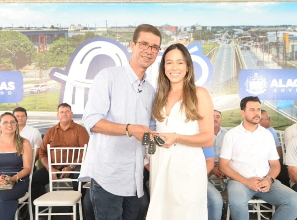 Pariconha: prefeito realiza inauguração de obras e entrega de nova frota de veículos