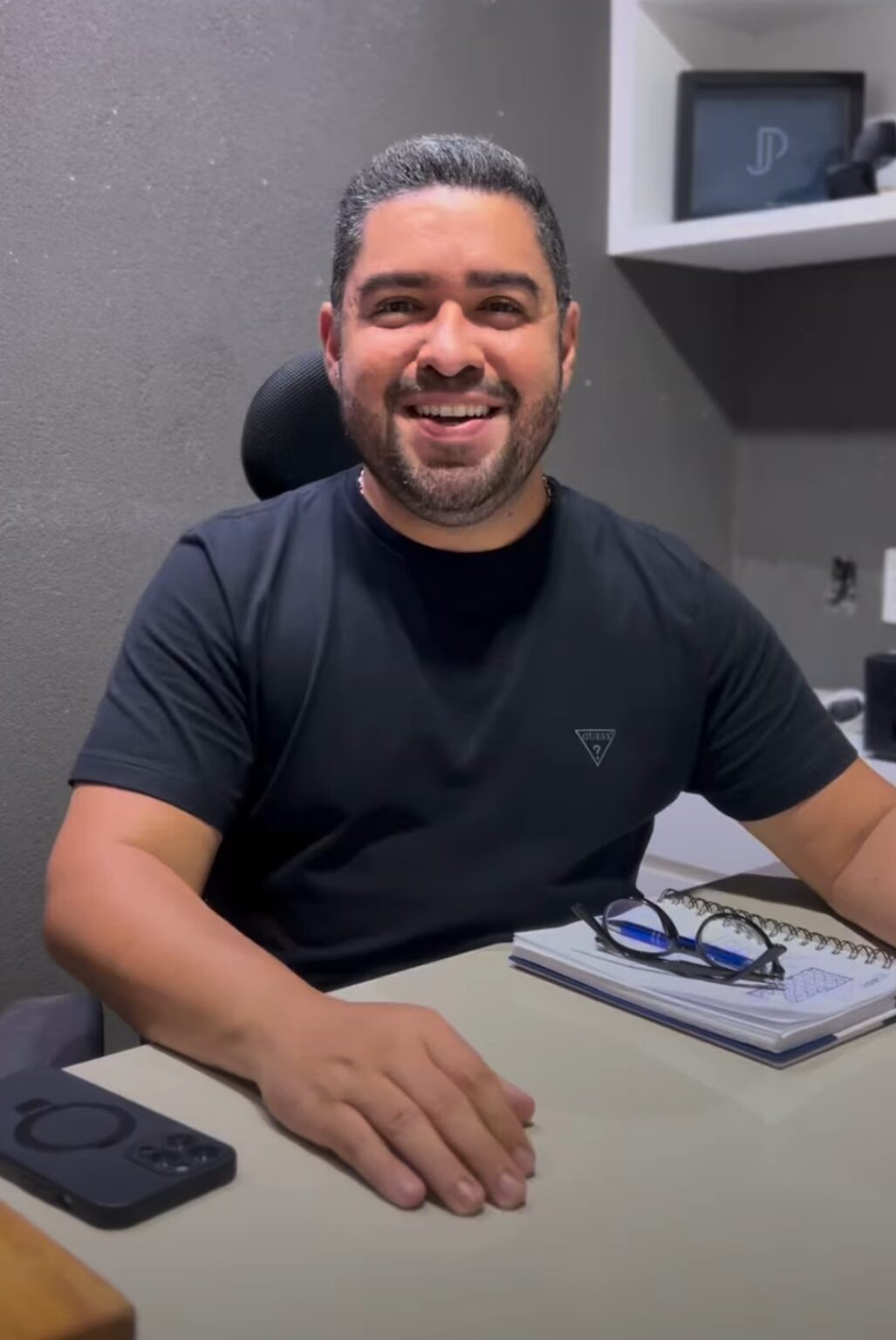 Prefeito João Victor anuncia reativação e exibição de filmes no Centro de Convenções de Viçosa