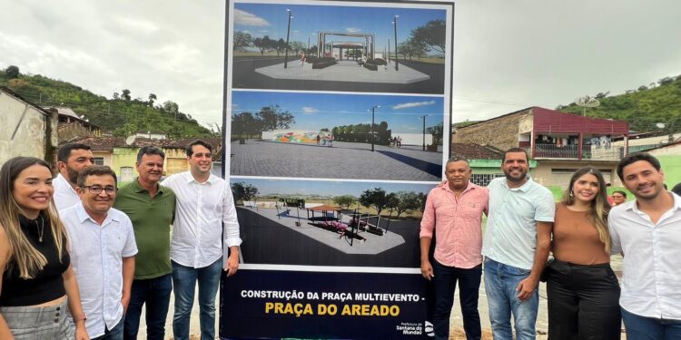 Prefeito de Santana do Mundaú assina ordem de serviço para construção de Praça do Areado