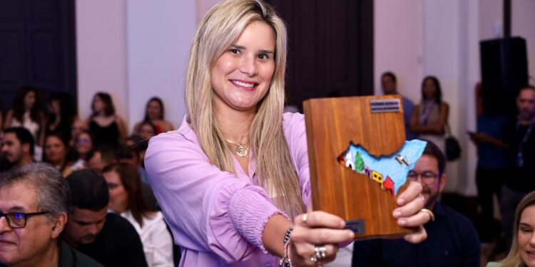 Atalaia se destaca no empreendedorismo educacional e conquista o XII Prêmio Sebrae Prefeitura Empreendedora