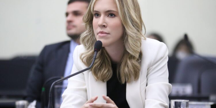 Cibele Moura destaca que Código de Proteção à Pessoa com TEA unifica legislação, cuidando do autista e de sua rede de apoio