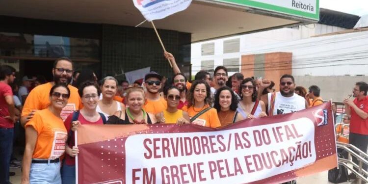 Greve: Servidores do Ifal aderem ao movimento da educação