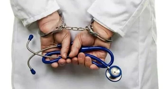 Polícia prende falsa médica que atendia pessoas com câncer em Maceió